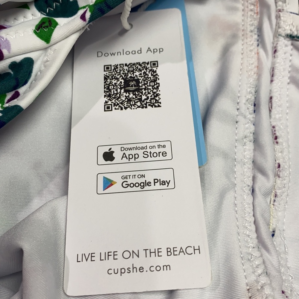 NWT: Cupshe White Floral 1pc Swimsuit Size: XL - Picture 16 of 17